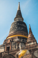 Fototapeta premium The beauty of buildings in Ayutthaya, Thailand It is a precious and rare thing.
