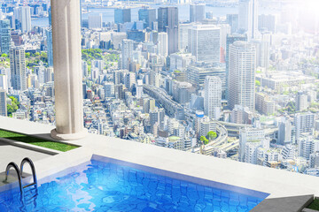 東京の都市風景とプール付きホテル　Resort hotel with private pool