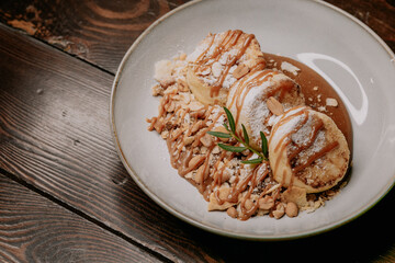 Сheesecakes with caramel and nuts