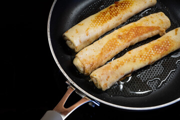 Fry in a pan of three pancakes