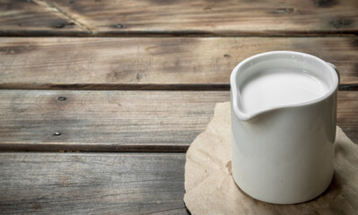 Fresh milk in a cup.