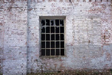 Fototapeta na wymiar window of an old abandoned building
