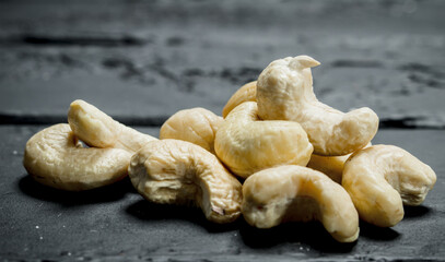 Cashew dried nuts .