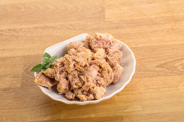 Canned tuna fish with oil