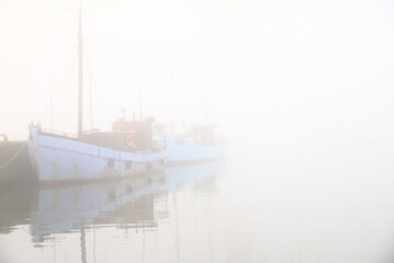 Boot in Dänemark im Nebel 