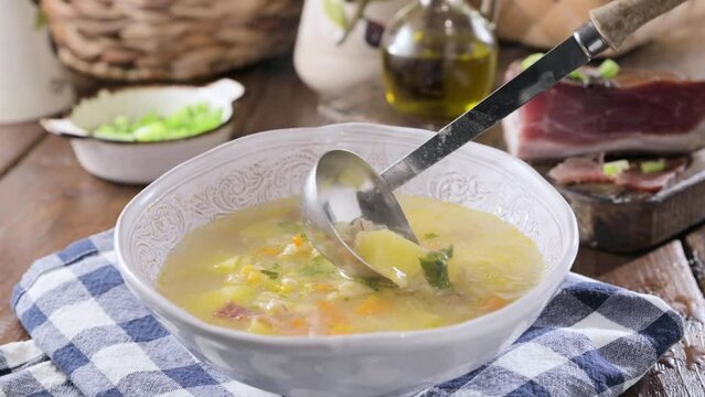 barley soup, zuppa di orzo. Zuppa tradizionale con pancetta e orzo nel nord italia, Trento. Cucina contadina, tipica delle Alpi. High quality 4k footage