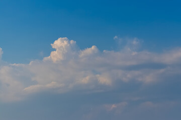 Fototapeta na wymiar blue sky with beautiful clouds