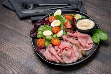 healthy lunch keto diet roast beef with spinach salad and quail eggs 