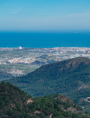 Obraz premium Imágen panorámica de la ciudad de Sagunto y el Puerto de Sagunto desde la Sierra Calderona (Valencia)