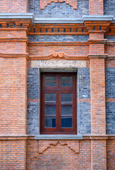 Fototapeta na wymiar old wall with windows