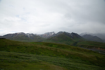 Obraz na płótnie Canvas cloudy mountain scene in alaska 