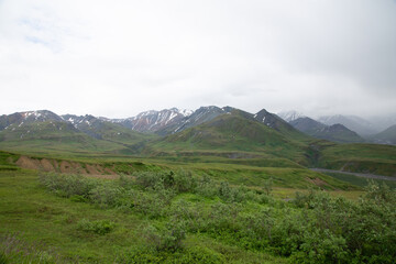 Fototapeta na wymiar cloudy mountain scene in alaska 