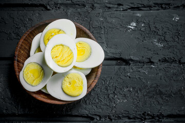 Boiled eggs in bowl.