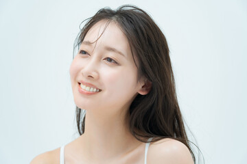 しっとり肌の女性の美容イメージ 