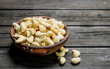 Cashews in a bowl.