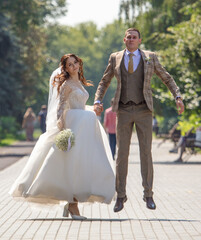 Naklejka premium The bride and groom in a wedding dress.