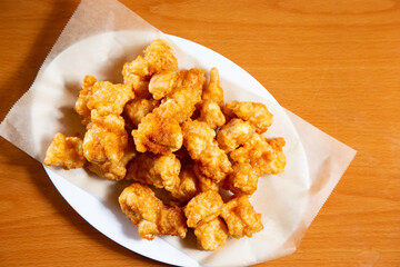 A top down view of a plate of popcorn chicken.