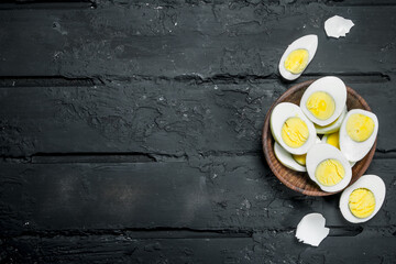 Boiled eggs in bowl.
