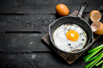 Fried egg with green onions and seasonings.