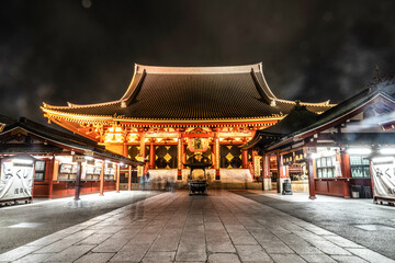Fototapeta na wymiar japanese temple at night