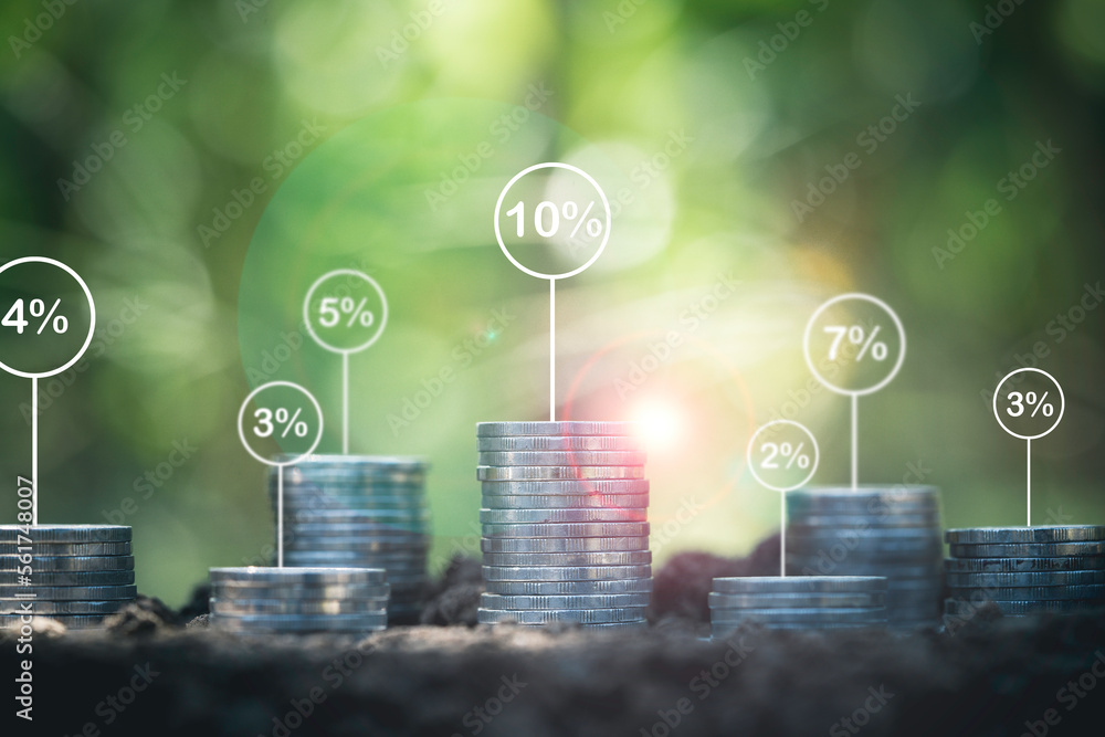 Aufkleber coins different height with percentage on ground and greenery background for interest rating from di