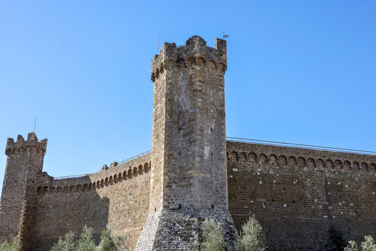  14th-century fortress expanded in 1571 by Cosimo I de'Medici. Montalcino, Italy