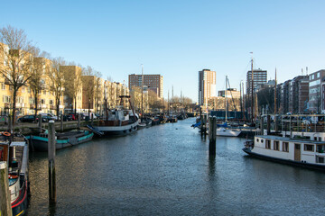 Fototapeta na wymiar Cityscape of the Haringvliet in the center of Rotterdam seen from the Spanjaardsbrug