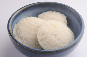 steamed idli, south Indian healthy breakfast 
