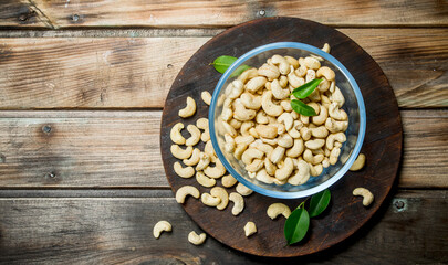 Cashews in a bowl.