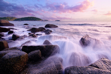 Obraz premium Beautiful landscape with colorful sunset on the sea rock beach.