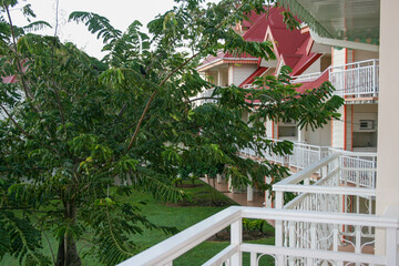 branches au niveau des balcons