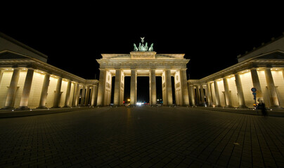Fototapeta premium The Brandenburg gate, Berlin, at night