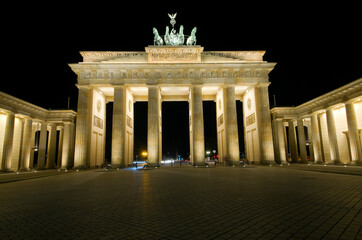 Fototapeta premium The Brandenburg gate, Berlin, at night