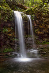 Fototapeta na wymiar Beautiful Grotto Falls in Great Smokey Mountaions National Park, Tennessee.