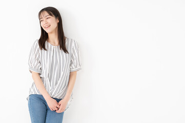 Fototapeta premium 女性ポートレート 横顔 笑顔