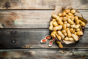 Fototapeta premium Peanuts in the bowl.
