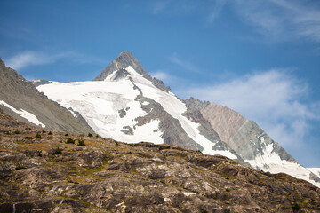 Fototapeta na wymiar Grossglockner, the highest peak in austria.