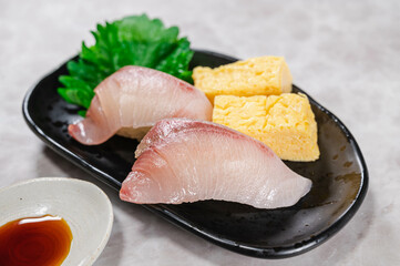 天然ブリのにぎり寿司と玉子焼き