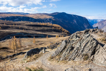 Fototapeta na wymiar View of Chulyshman valley in Altay mountains in the autumn