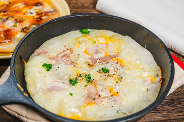 生ハムマヨネーズの餅ピザ