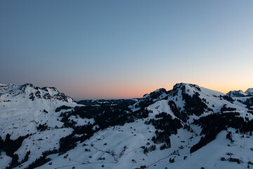 Obraz premium Great morning and beautiful view of the mountains where the sun will soon rise in Switzerland.