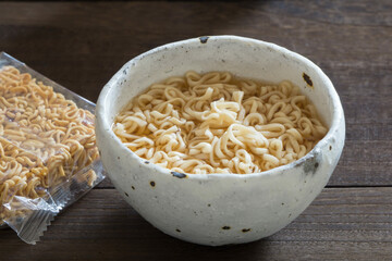 インスタントチキンラーメン