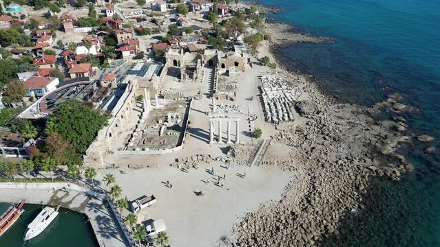 Side. Old antique city. Temple of Apollon. Turkey.