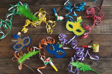 Obraz premium Carnival decoration on wooden background. Mask with ribbons typical of carnival.