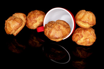 Several shuquettes  with a cup , on a black background.