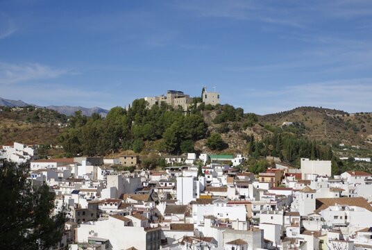Aussicht auf Monda, eines der sogenannten wei&szlig;en D&ouml;rfer in Andalusien