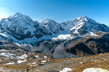 Fototapeta na wymiar Ortler, Koenigsspitze and Monte Zebru in the italian alps
