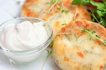 Cheese pancakes with sour cream.