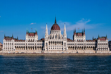 Fototapeta na wymiar Parlament am Donauufer, Budapest
