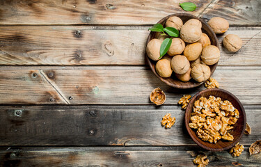 Fototapeta na wymiar Shelled walnuts in a bowl.